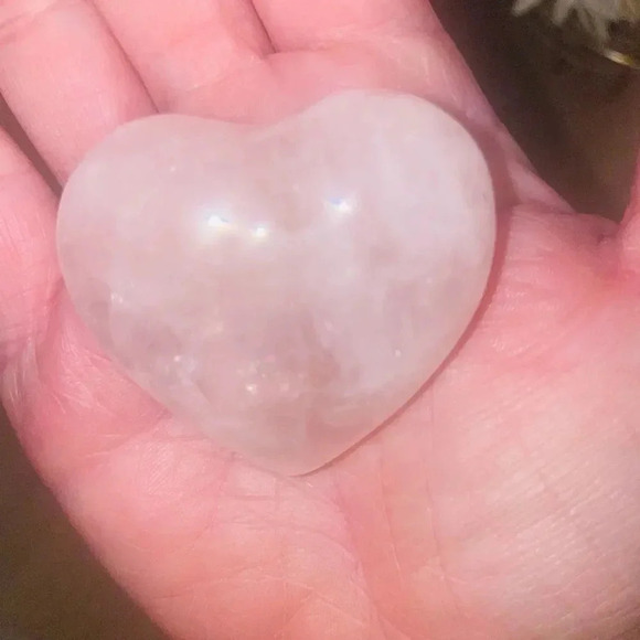 AUTHENTIC 170g  ROSE QUARTZ HEART SHAPE CRYSTAL PERFECT FOR THE HEART CHAKRA - Picture 4 of 6